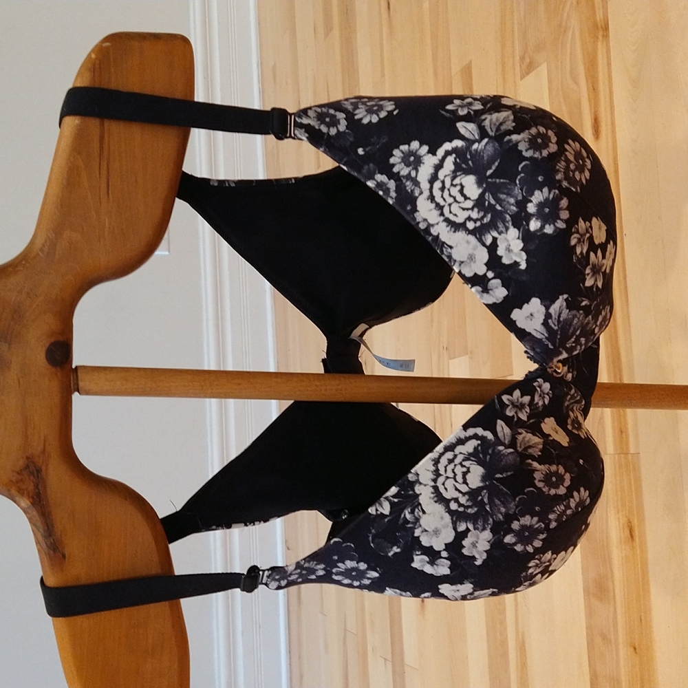 38H Cacique black and white flower bra